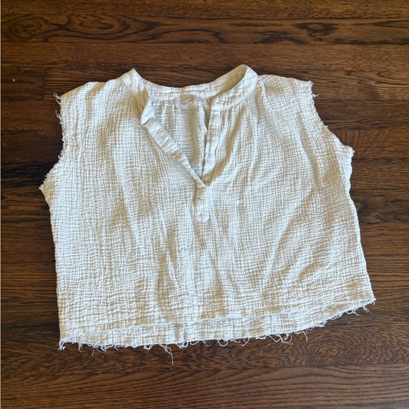 Olivaceous Tops - Olivaceous white cropped top